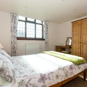 https://the-old-chapel-speeton.yorkshirehotels.net