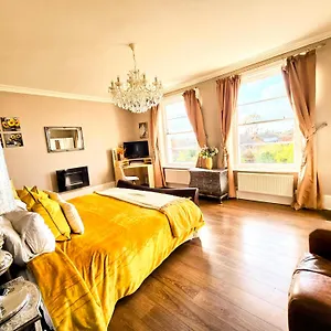 upstairs-downstairs-regency-apartments.tophotelsbath.com/
